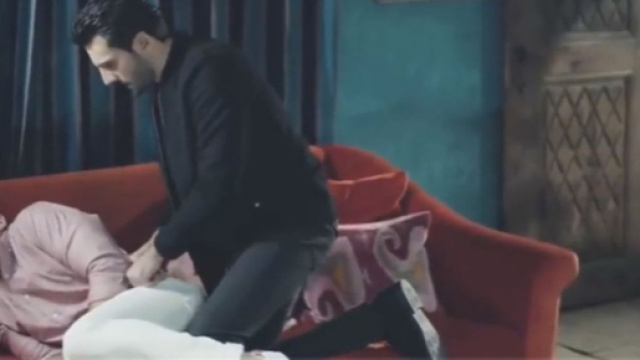 Emir e Ozan nella scena del finto omicidio, screenshot &copy; Endless Love.