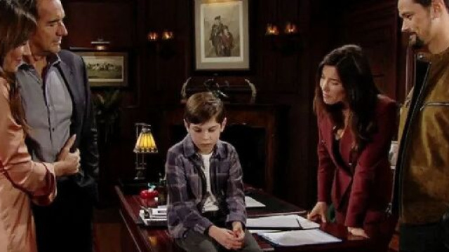 Taylor, Ridge, Douglas, Taylor e Thomas in una scena di Beautiful (&copy; Mediaset).