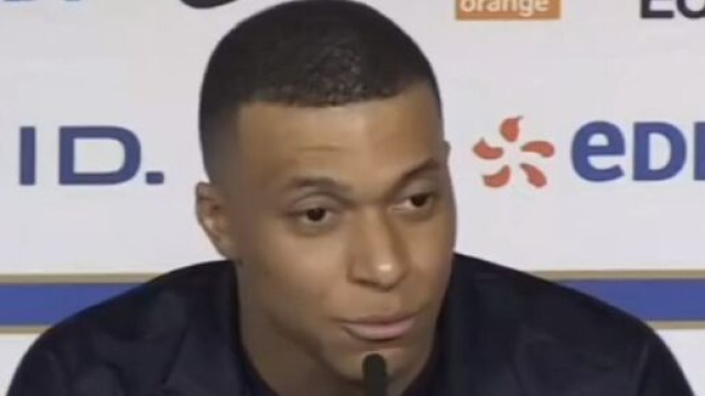 Kylian Mbapp&eacute; avec les Bleus (capture Facebook RMC Sport)