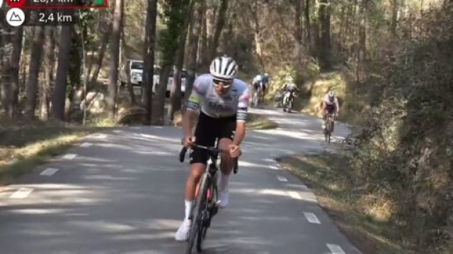 Tadej Pogacar, l'attacco decisivo nella sesta tappa della Volta Catalunya (&copy;Screenshot Eurosport).