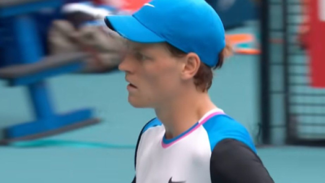 Jannik Sinner contro Andrea Vavassori &copy; screenshot Sky Sport.