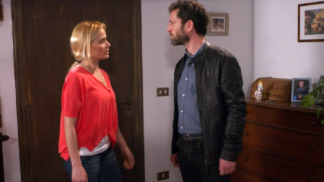 Eduardo e Clara in scena, screenshot &copy; Un posto al sole.