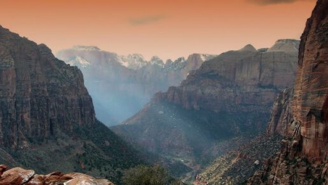 Paesaggio con montagne &copy; Pixabay.