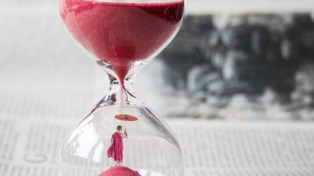 Clessidra, lo scorrere del tempo &copy; Pixabay