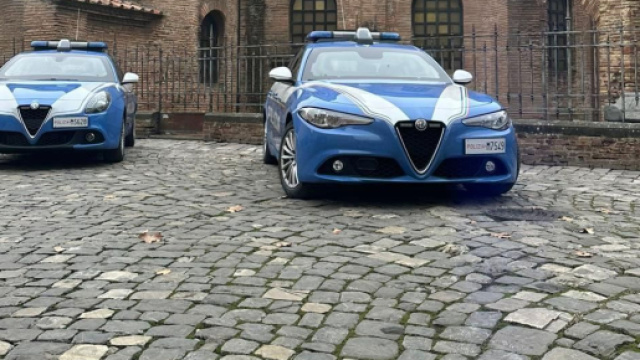 Auto della Polizia. &copy; Profilo Facebook Polizia di Stato