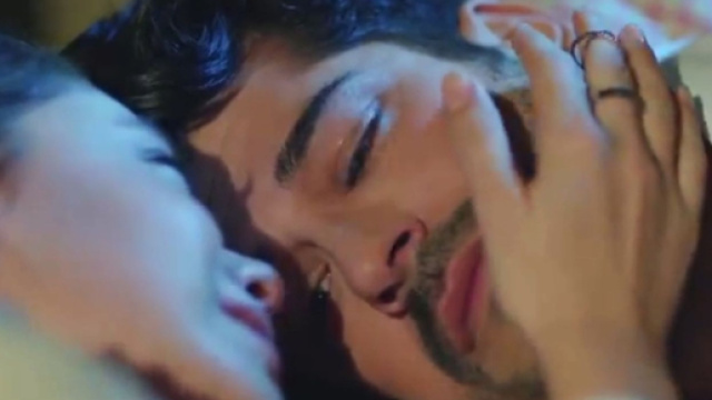 Nihan e Kemal intrappolati nel bosco, screenshot &copy; Endless Love