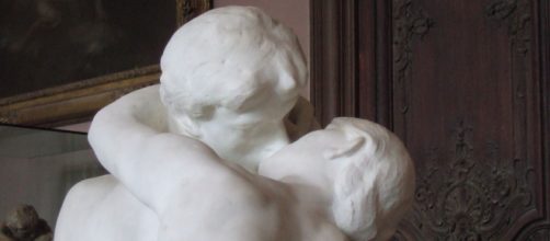 Auguste Rodin&rsquo;s &ldquo;The Kiss&rdquo; (Image source: Ulleskelf/Flickr)