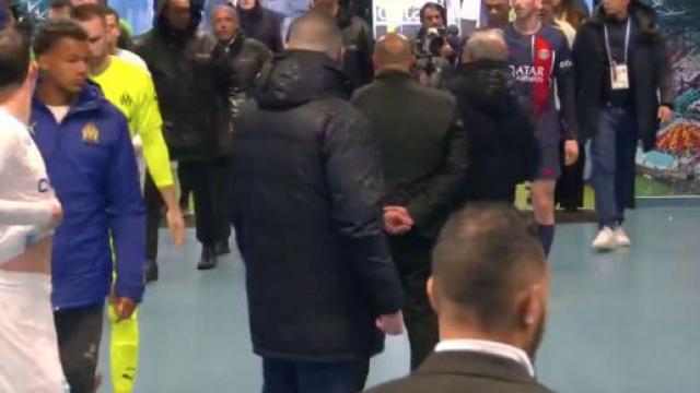 Tension dans les vestiairs &agrave; la pause d'OM-PSG. (screenshot Twitter @primevideo)