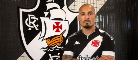 Maicon pode trocar o Vasco pelo Vitória em busca de mais minutos