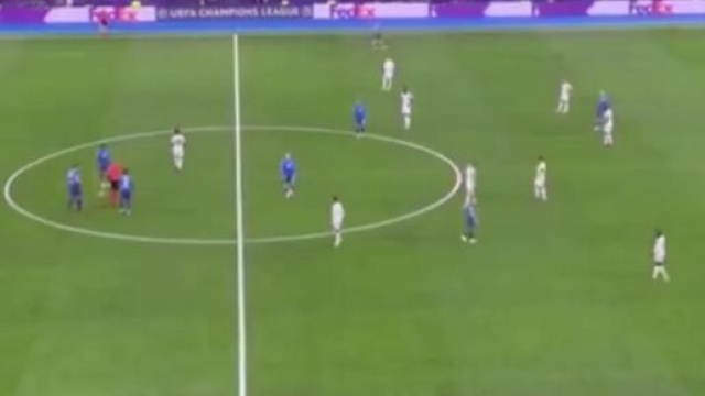 St&eacute;phane Guy n'a pas appr&eacute;ci&eacute; la d&eacute;cision de l'arbitre, qui n'a pas exclu Vinicius. (screenshot @RMC sport)