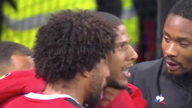 Todibo &eacute;nerv&eacute; par le comportement de certains Ultras de Nice. (screenshot Twitter @primevideo)