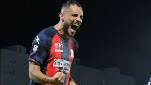 L'attaccante del Crotone, Guido Gomez - calciocrotone.it