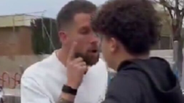 Inigo Martinez avec un jeune fan (capture X @ActuFoot_)