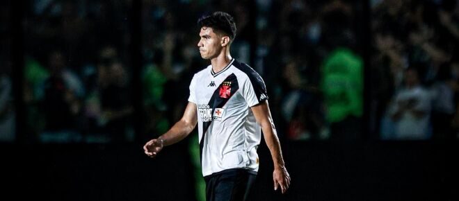 Galdames volta a treinar com bola no Vasco