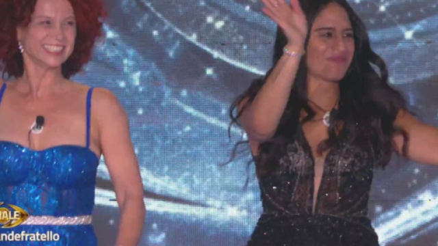 In foto Beatrice Luzzi e Perla Vatiero (&copy; Grande Fratello Mediaset).