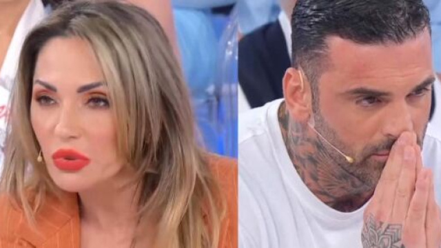 In foto Ida e Mario in studio a Uomini e donne (screenshot &copy; Canale 5)
