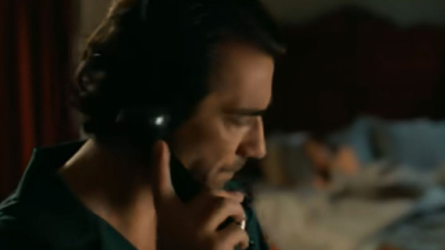 Hakan riceve la telefonata di Abdulkadir, screenshot &copy; Terra amara