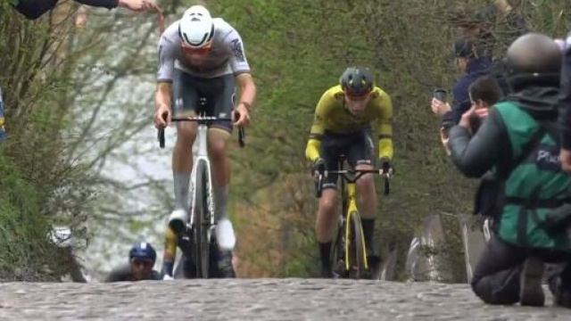 Mathieu Van der Poel al Giro delle Fiandre - &copy; Eurosport