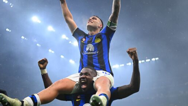 Lautaro Martinez e Marcus Thuram, attaccanti dell'Inter nella partita Milan-Inter stagione 2023/24. Foto &copy; Inter