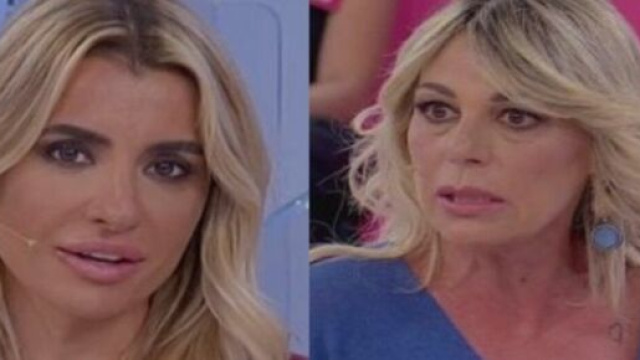 Cristina Tenuta e Aurora Tropea in una puntata di Uomini e donne &copy; Canale 5.
