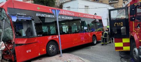 Quince heridos tras chocar un autobús contra un muro en Valdemoro, Madrid