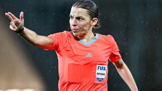 St&eacute;phane Frappart critiqu&eacute;e apr&egrave;s sa prestation lors d'OL-Valenciennes. (screenshot Twitter @Lardinho10)