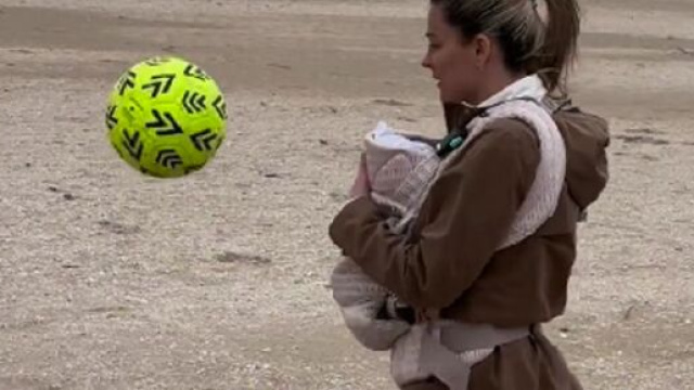 Laure Boulleau sur la plage de Deauville (capture Instagram @laureboulleauofficiel)