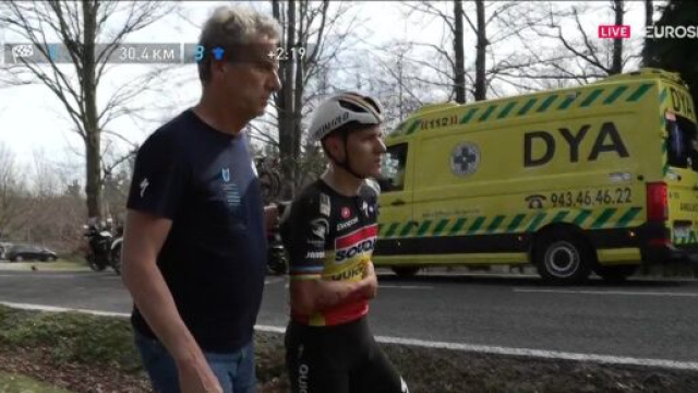 Remco Evenepoel dopo la caduta &copy; Eurosport