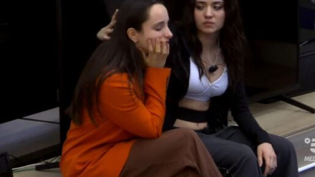 In foto Lucia e Sofia (screenshot &copy; Canale 5).
