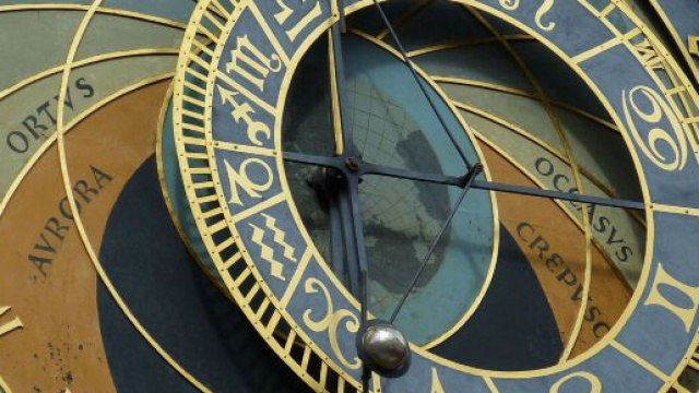 Orologio astronomico (&copy; Immagine di Pixabay).