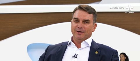 Aliados criticam entrevista de Flávio Bolsonaro: 'Frouxonaro'