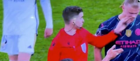 LdC : François Letexier met un coup au visage d'Haaland avant la pause (vidéo)