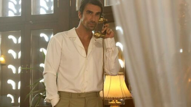 Hakan (İbrahim &Ccedil;elikkol) in una scena di Terra amara &copy; Mediaset.