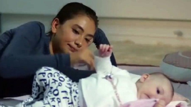 Nihan con sua figlia Deniz - screenshot &copy; Endless love.