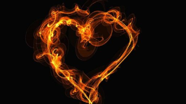 Un cuore in fiamme (&copy; pexels).