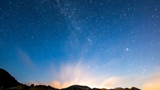 Un cielo stellato all'alba (&copy; Pixabay)