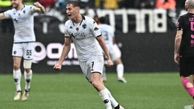 Esposito con la maglia dello Spezia - Instagram &copy; profilo ufficiale Esposito.