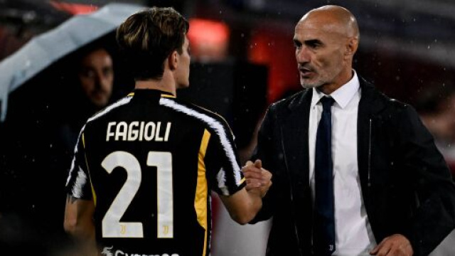 Nicol&ograve; Fagioli, centrocampista Juventus e Paolo Montero, allenatore Juventus &copy; Profilo X Juventus