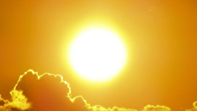 Sole luminoso e nuvole &copy; Pexels.com