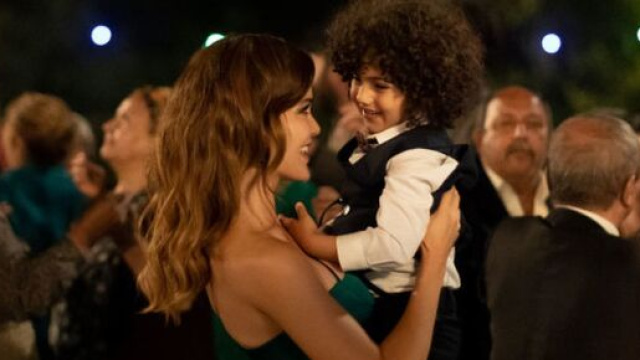 In foto Zuleyha e Adnan nella soap Terra amara &copy; Mediaset.