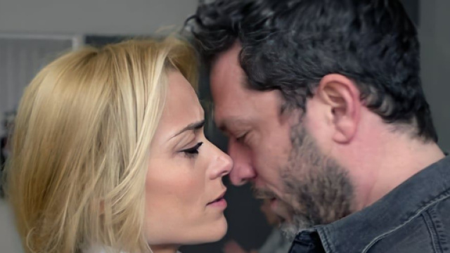 Un posto al sole, Clara (Imma Pirone) e Eduardo (Fiorenzo Madonna) Screenshot di &copy; Un Posto al Sole Rai