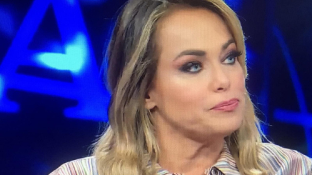 Sonia Bruganelli (&copy; L'Isola dei Famosi Mediaset).
