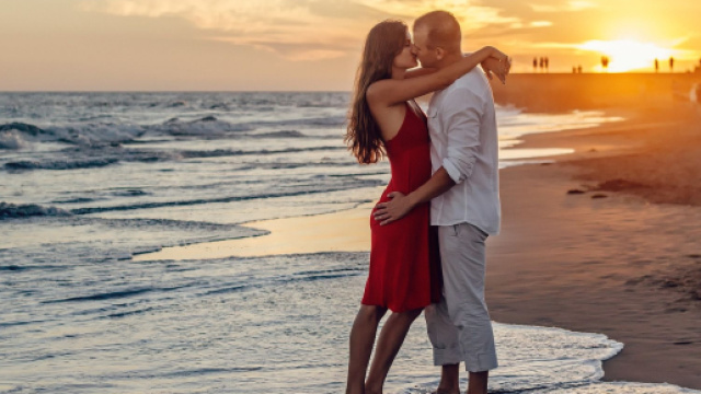 Coppia felice al mare - &copy; Pixabay