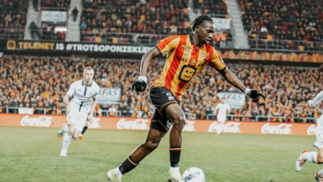 Mukau con la maglia del KV Mechelen - Instagram Ufficiale Mukau &copy;