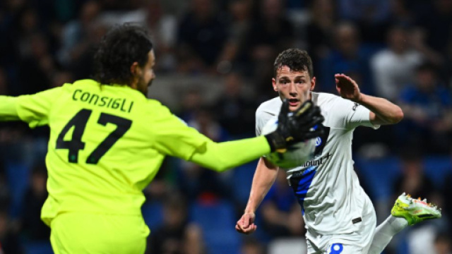 Benjamin Pavard, esterno dell'Inter nella partita Sassuolo-Inter, Stagione 2023/24. Foto &copy; Inter FC