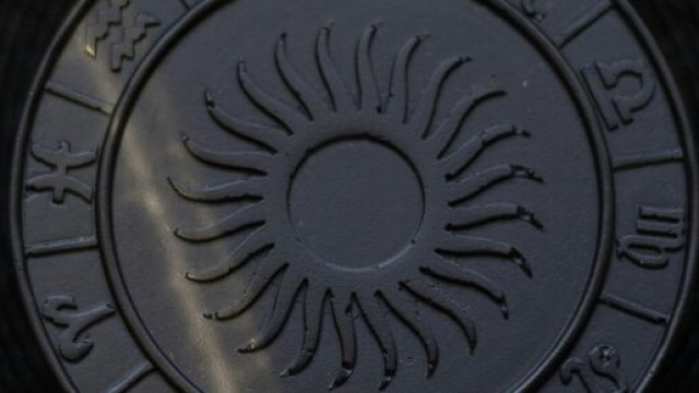 Ruota dell'oroscopo con segni zodiacali - &copy; Pexels.com