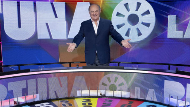 Gerry Scotti a La Ruota della Fortuna &copy; Canale 5.