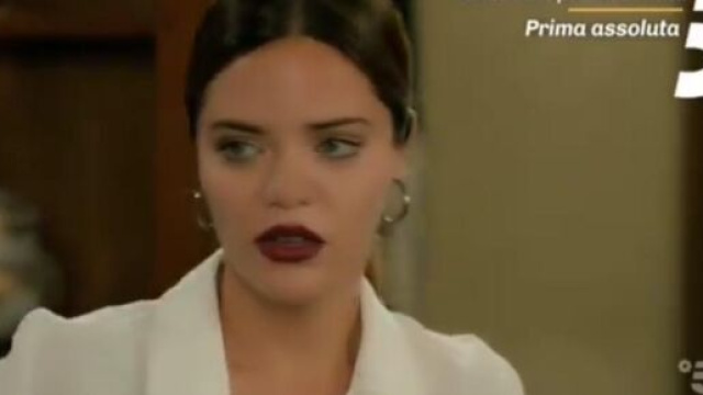 In foto Zuleyha nella soap Terra amara &copy; Mediaset.
