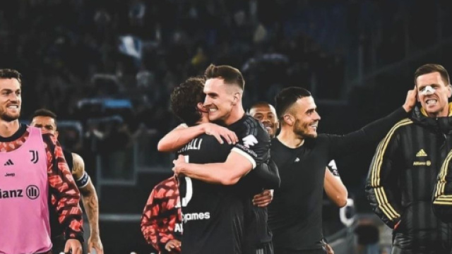 Giocatori bianconeri festeggiano (foto &copy; Instagram Juventus)