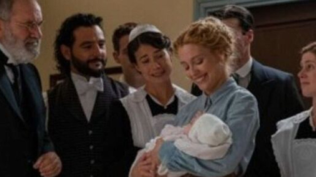 Jana e il piccolo Diego in una scena de La Promessa &copy; Canale 5.